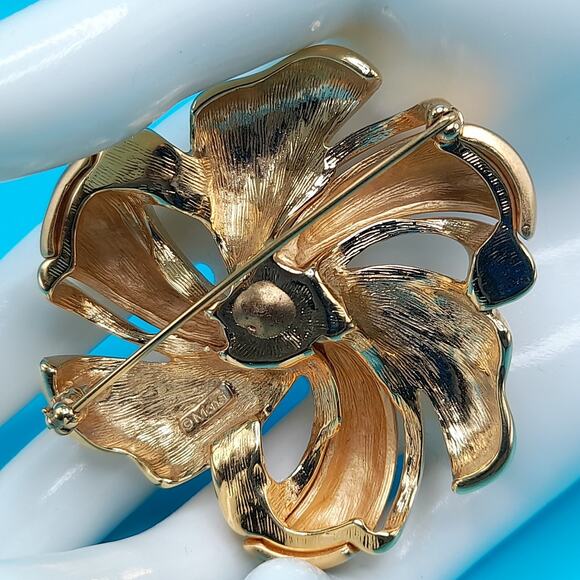 Vintage Large Gold Plated Monet Flower Brooch, 1.25 Inches, Smooth Satin Finish - Picture 3 of 7